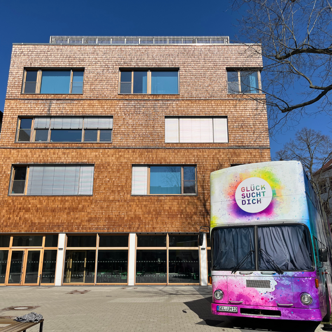 Der Glücksbus zu Besuch an unserer Schule!